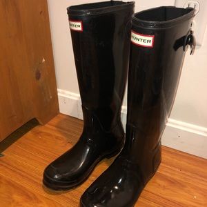 TALL BLACK GLOSSY HUNTER BOOTS